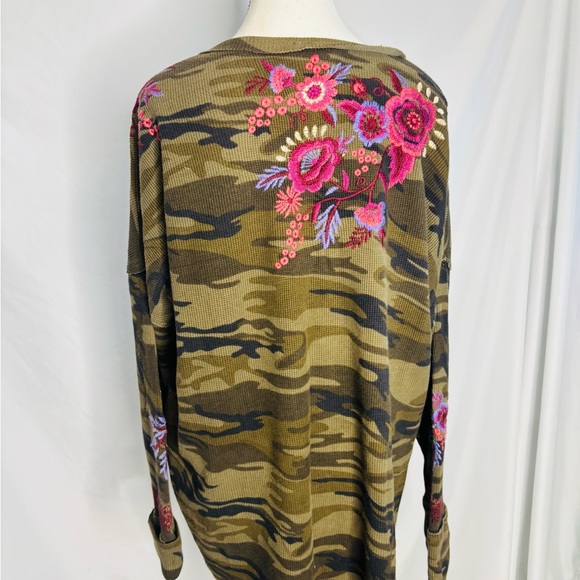 Johnny Was Marcella Floral Camo Top - Picture 8 of 9